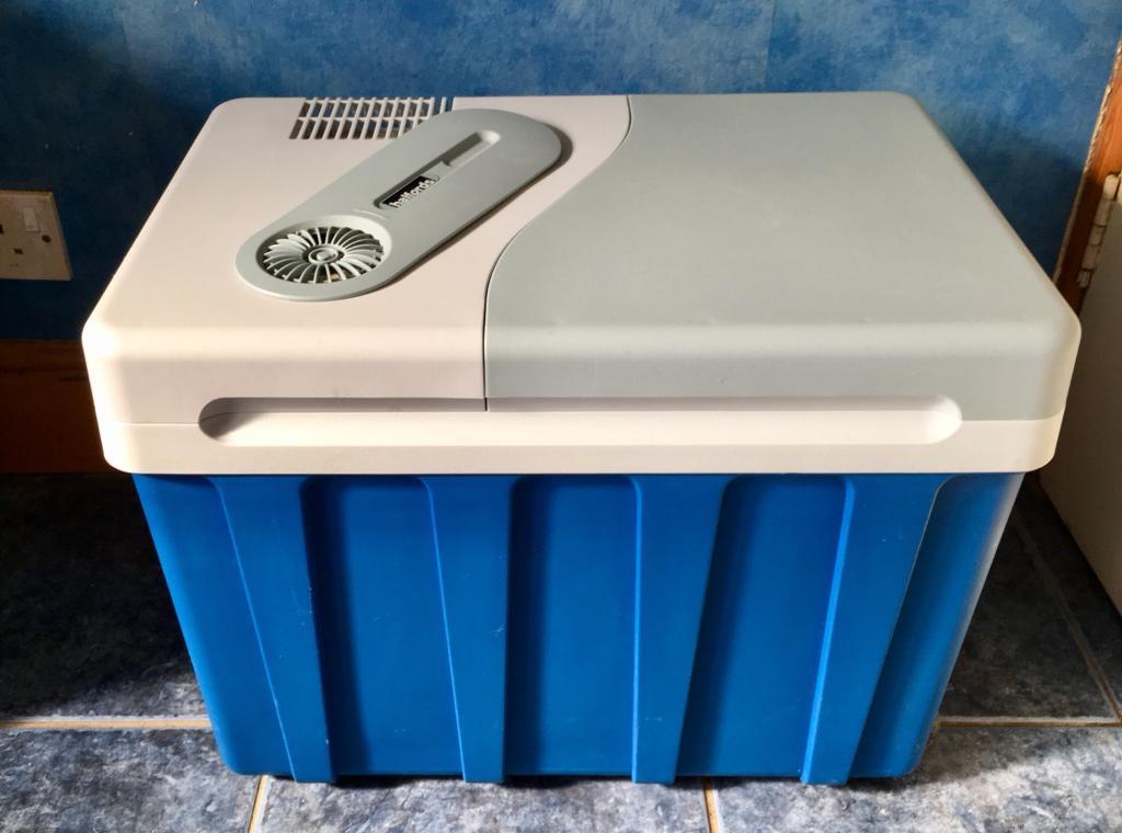 40 litre mains and 12v & 24v electric coolbox